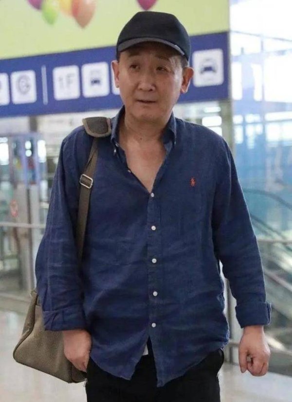 每日配资平台 67岁梁天独自扫墓：两次婚姻失败，为还巨债曾拼命拍戏